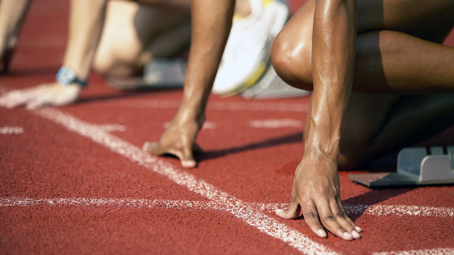 光影特技飞跃：夜空中的速度与美学